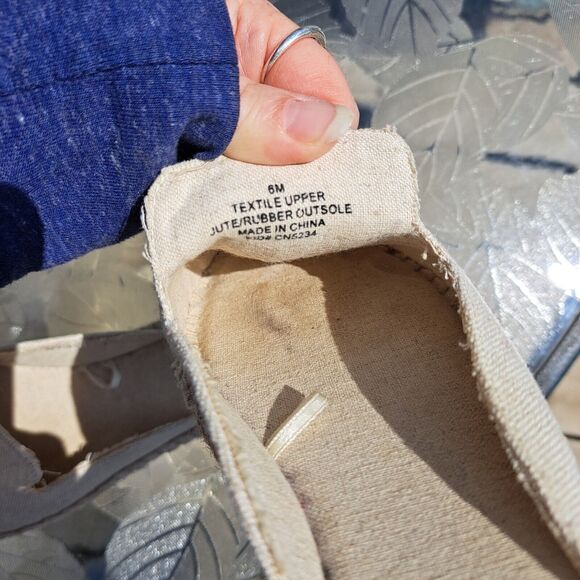 TALBOTS CANVAS SLIP ON SHOES WOMENS SIZE 6 PINEAPPLE TROPICAL ESPADRILLES LOAFER - Picture 4 of 5